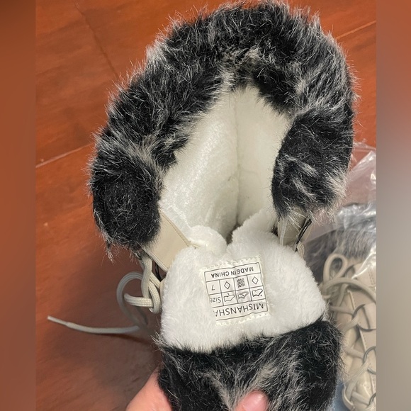 Winter Boots Size 7 - Picture 4 of 5